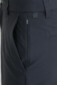 תמונת תקריב דוגמן של Commission Short Classic 7