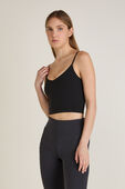 Align™ Cami Cropped Tank Top תמונת דוגמן קידמית של Align™ Cami Cropped Tank Top