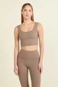 Wunder Train Scoop-Neck Ribbed Tank Top תמונת דוגמן קידמית של Wunder Train Scoop-Neck Ribbed Tank Top