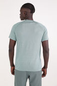 תמונת דוגמן אחורית של Metal Vent Tech Short-Sleeve Shirt