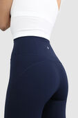 תמונת תקריב דוגמן של Groove Super-High-Rise Flared Pant