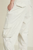 תמונת תקריב דוגמן של Dance Studio Relaxed-Fit Mid-Rise Cargo Jogger
