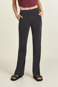 Drapey Softstreme Flared Pant תמונת דוגמן קידמית של Drapey Softstreme Flared Pant