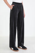 Scuba Mid-Rise Wide-Leg Velvet Cord תמונת דוגמן קידמית של Scuba Mid-Rise Wide-Leg Velvet Cord