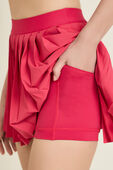תמונת תקריב דוגמן של High-Rise Pleated Tennis Skirt