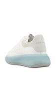 תמונה אחורית של Oversized Sneakers in White ans Light Blue