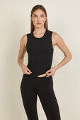 All It Takes Back-Twist Ribbed Tank Top תמונת דוגמן קידמית של All It Takes Back-Twist Ribbed Tank Top