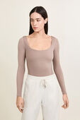 תמונת דוגמן קידמית של Nulu Square-Neck Long-Sleeve Bodysuit
