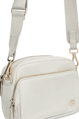 תמונת תקריב של Everywhere Crossbody Bag Metal Hardware