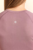 תמונת תקריב דוגמן של Swiftly Tech Short Sleeve Shirt 2.0 Race