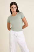 תמונת דוגמן קידמית של Swiftly Tech Short Sleeve 2.0