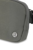 תמונת תקריב של Everywhere Belt Bag 1L