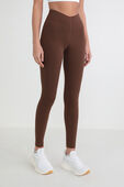 תמונת דוגמן קידמית של Align V Waist Pant 25