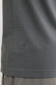 תמונת תקריב דוגמן של Metal Vent Tech Short-Sleeve Shirt