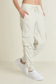 תמונת דוגמן קידמית של Dance Studio Relaxed-Fit Mid-Rise Cargo Jogger
