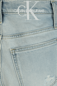 תמונת תקריב של Mom Jeans in Light Wash