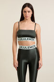 תמונת דוגמן קידמית של Satin Shine Logo Train Bra