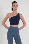 Align™ Asymmetrical Bra, C/D Cup תמונת דוגמן קידמית של Align™ Asymmetrical Bra, C/D Cup