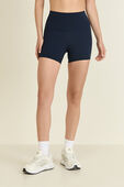תמונת דוגמן קידמית של Align™ HR Short 4