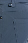 תמונת תקריב דוגמן של ABC Slim-Fit 5 Pocket Pant 32'' Warpstreme