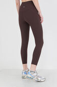 תמונת דוגמן אחורית של Align™ Ribbed High-Rise Crop 23