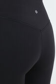 תמונת תקריב דוגמן של Align Asymmetrical-Waist Pant 25