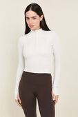 It`s Rulu Ribbed Cropped Half Zip תמונת דוגמן קידמית של It`s Rulu Ribbed Cropped Half Zip