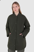 תמונת דוגמן קידמית של Water-Resistant Insulated Shirt Jacket