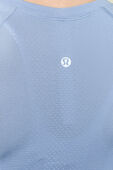תמונת תקריב דוגמן של Swiftly Tech Long Sleeve Shirt 2.0