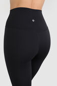 תמונת תקריב דוגמן של Align™ High-Rise Jogger