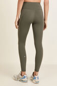 תמונת דוגמן אחורית של Wunder Train HR Tight 25