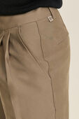 תמונת תקריב דוגמן של Utilitech™ Twill Relaxed Pleated Trouser