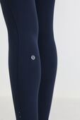 תמונת תקריב דוגמן של Fast and Free High-Rise Tight 28” Pockets