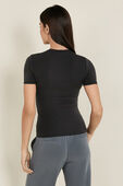 תמונת דוגמן אחורית של Nulu Hip-Length Crew Short-Sleeve Shirt