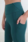 תמונת תקריב דוגמן של Fast and Free High-Rise Crop 23" *Pockets