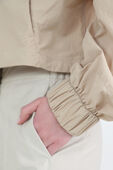 תמונת תקריב דוגמן של Cropped Trench Jacket