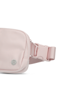 תמונת תקריב של Everywhere Belt Bag