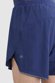 תמונת תקריב דוגמן של Fast and Free Lined Short 6