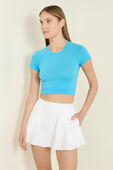 Swiftly Tech Cropped Short-Sleeve Shirt 2.0 תמונת דוגמן קידמית של Swiftly Tech Cropped Short-Sleeve Shirt 2.0
