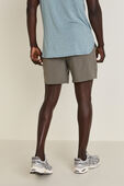 תמונת דוגמן אחורית של Pace Breaker Short 7 LL