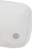 תמונת תקריב של Everywhere Belt Bag 1L