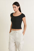 Cap-Sleeve Henley T-Shirt תמונת דוגמן קידמית של Cap-Sleeve Henley T-Shirt
