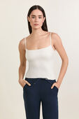 Nulu Spaghetti-Strap Cami Tank Top תמונת דוגמן קידמית של Nulu Spaghetti-Strap Cami Tank Top