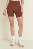 Seriously Silky Hight-Rise Short 4 תמונת דוגמן קידמית של Seriously Silky Hight-Rise Short 4