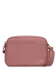 תמונה קידמית של Everywhere Crossbody Bag 2L Metal Hardware