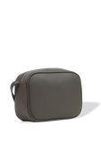 תמונה אחורית של Textured Crossbody Bag in Brown