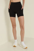 Fast and Free High-Rise Short 6" Pockets תמונת דוגמן קידמית של Fast and Free High-Rise Short 6" Pockets