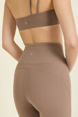 תמונת תקריב דוגמן של Groove Super-High-Rise Nulu™ Flared Pant *Regular