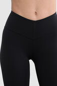 תמונת תקריב דוגמן של Align V Waist Flair Pant