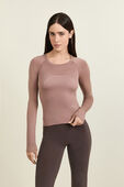 תמונת דוגמן קידמית של Swiftly Tech Long Sleeve Shirt 2.0 Race